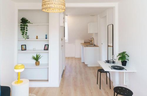 Saint-Quentin Apartment | Le perchoir ensoleillé 2Pers Wifi centre