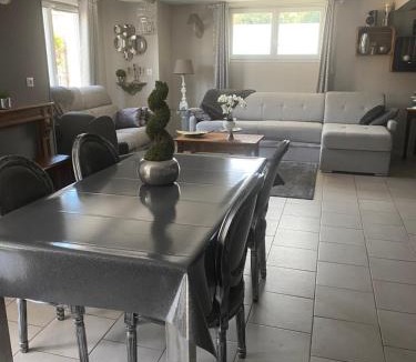 Veulettes-sur-Mer Apartment | Le Petit Clos Des Camélias, gîte PMR proche de la plage