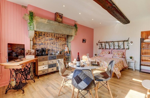 Collonge-en-Charollais Apartment | Le Petit Pressoir - Charmant studio