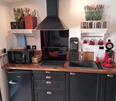 Pantin Apartment | Le Petit Parisien- Bienvenue - Netflix - Terrasse - Parking - Porte de Paris - Climatisation - Guide visite à Paris OFFERT