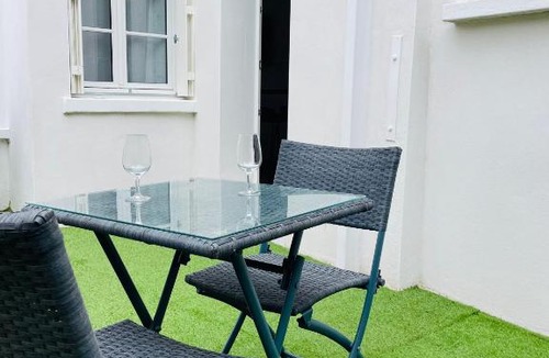 Saintes Apartment | Le Petit Saintonge - Cour Privée