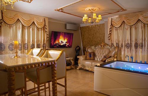 Vernon Apartment | Le Petit Versailles
