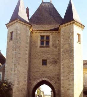 Villeneuve-sur-Yonne Apartment | Le Puits d'Amour