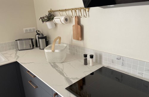 Wacquinghen House | Le raffiné-House-Modern-Ensuite with Bath-Terrace