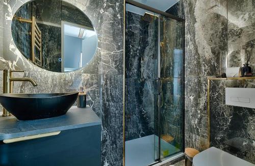 Villeneuve-Saint-Georges Apartment | Le Royal Jacuzzi