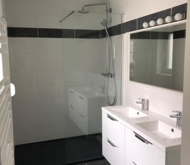 Saint-Honore - Jeanne d'Arc House | Le Saint-Honore 6 chambres pour 7 Personnes Stationnement gratuit dans la rue