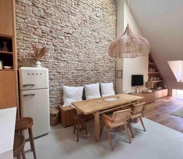 Beaune City Centre Apartment | Le Toit des Hospices : HyperCentre/Vue/Clim