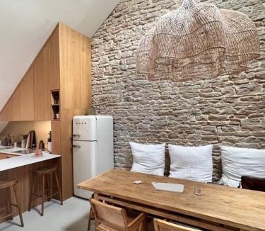 Beaune City Centre Apartment | Le Toit des Hospices : HyperCentre/Vue/Clim