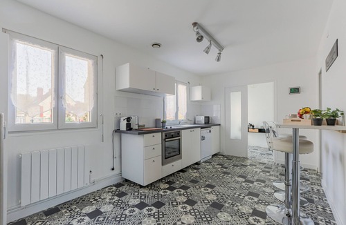 Gisors Apartment | Le Vexin - Two Bedroom Apartment, Sleeps 5