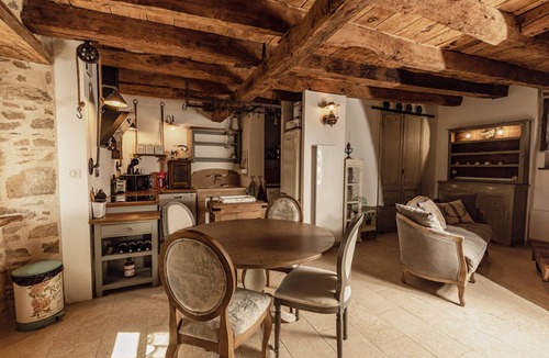 Saint-Jean-Ligoure Cottage | Les 3 Clefs de GaYa: swim spa, sauna, hydromassage bed & immersive relaxation