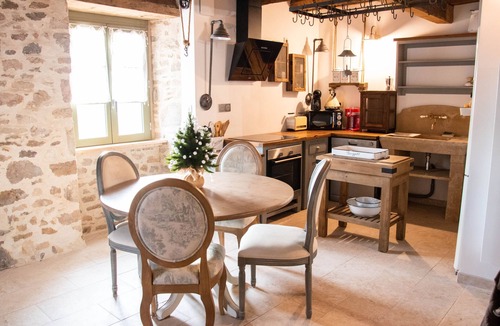Saint-Jean-Ligoure Cottage | Les 3 Clefs de GaYa: swim spa, sauna, hydromassage bed & immersive relaxation