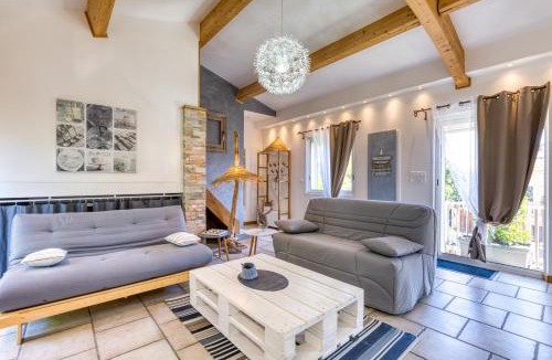 Poussan Apartment | Les bois flottés