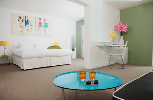 Saint-Pierre-la-Garenne Hotel | Les Canisses