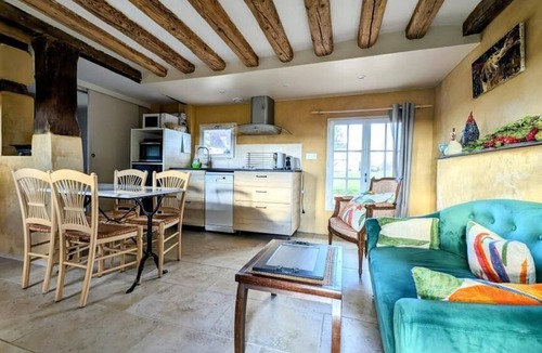 Les Baux-de-Breteuil Bed & Breakfast | Les Gîtes de Ste Suzanne - Campagne- Groupe