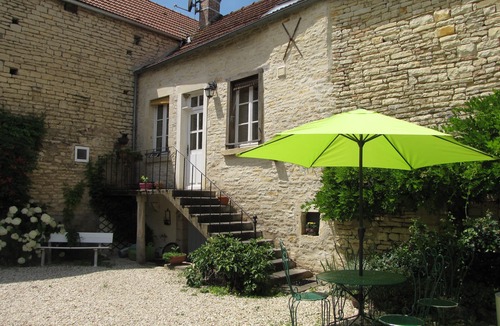 Ancy-le-Franc House | Les Moinillons Year-round heated pool