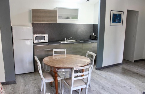 Gare-Jouvenet Apartment | LES OISEAUX (L'HIRONDELLE)