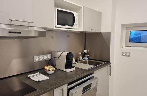 Bernieres-sur-Mer Apartment | Les Pieds Dans L'Eau - direct access to the sea