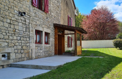 Ney House | Located in the heart of the Jura, close to lakes and waterfalls!