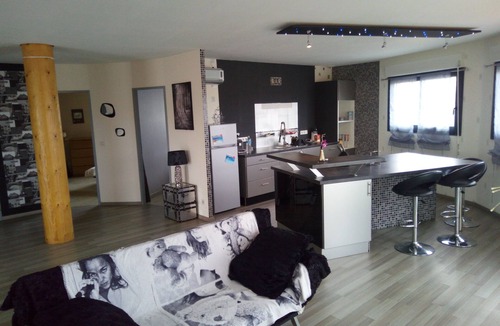 Friville-Escarbotin Apartment | LOFTCOSY 115M2 in a round wooden house, WIFI and BEIN free sport