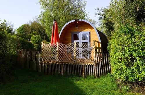 Audinghen Cabin | Log Cabin-Superior-Vanity unit-Countryside view-Pod