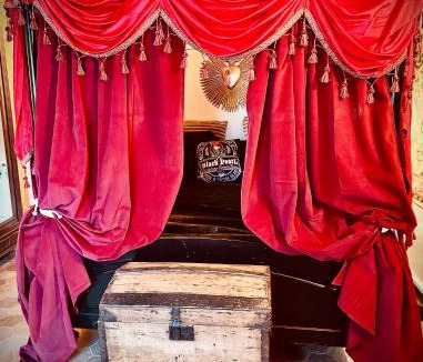 Montreuil-sur-Therain House | Logement insolite La cachette des Pirates, Jacuzzi, ciné et pop corn