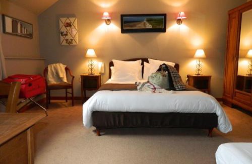 Guines Hotel | LOGIS - Auberge Du Colombier