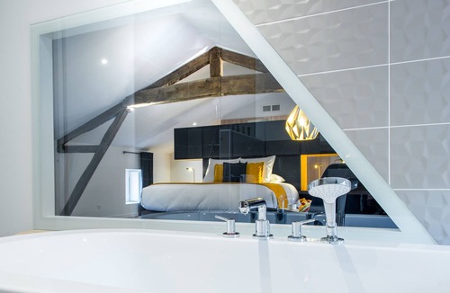 Joux Hotel | Logis Hôtel Le Tilia
