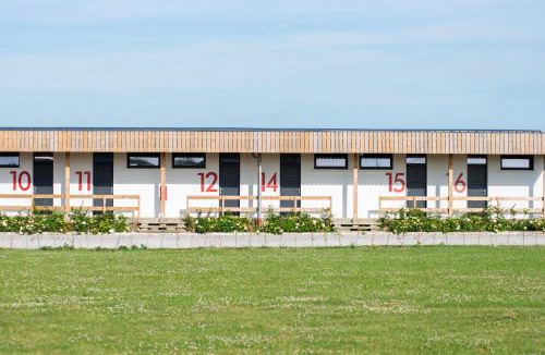 Buigny-Saint-Maclou Hotel | Logis Hôtel & Restaurant de l'Aérodrome de la Baie de Somme