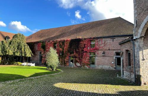 Artres Hotel | LOGIS-Hôtel-Restaurant La Gentilhommière