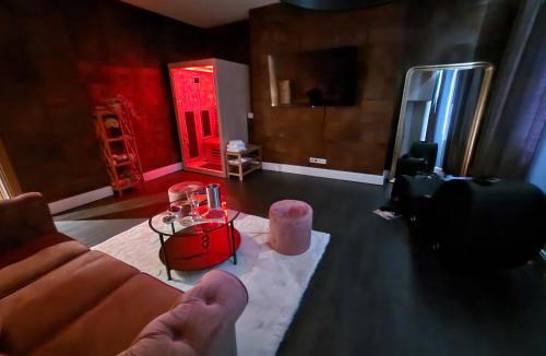 Saint-Quentin Apartment | Love Room l'Audacieuse