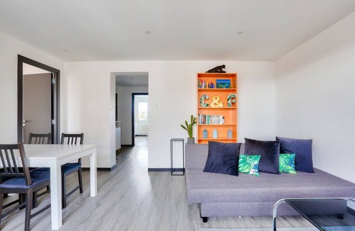 Neudorf Ouest Apartment | Lovely 2 BR Flat with balcony near the city center