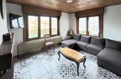Merville House | Lovely home in Merville with WiFi