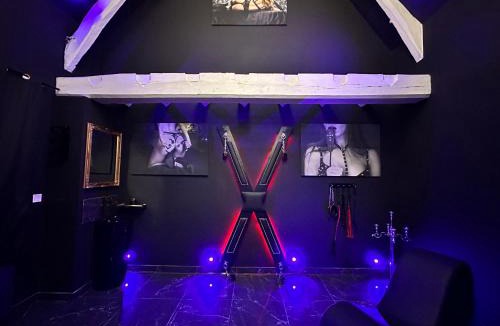 Douchy-les-Mines Hotel | Loveroom de luxe - Thème 50 nuances de grey maison privative spa insolite