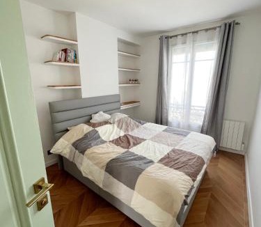 Sorbonne Apartment | Lumineux avec balcon, calme, à 200 m du Panthéon, Entire Flat