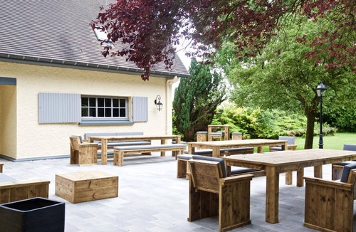 Estaires Cottage | Luxurious Villa with Spa, Large Garden, Near Lille - Sleeps 14