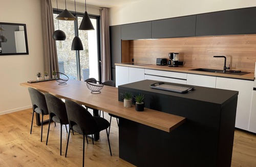 Ville Haute House | Luxury apartment with garden in the old town!