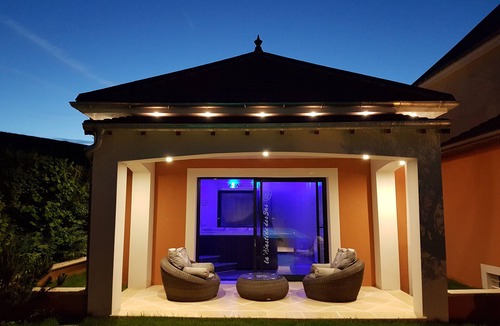 Vriange Apartment | LUXURY SUITE WITH ACCESS TO SWIMMINGPOOL (in summer) and ENTIRELY PRIVATE SPA