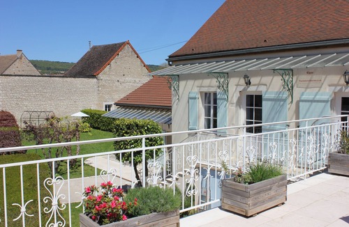 Puligny-Montrachet House | Luxury vigneron's home, secluded garden, a/c, in prestigious Puligny Montrachet