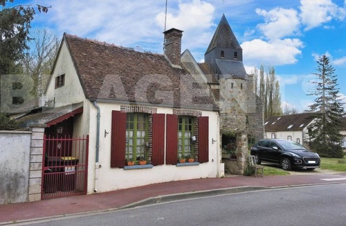 Villiers-sur-Seine Cottage | Magical Cottage with Garden