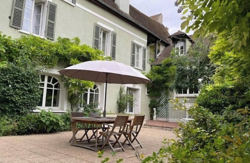 Dreux Villa | Magnificent Charming Residence by the Water, Less than 1 Hour from Paris