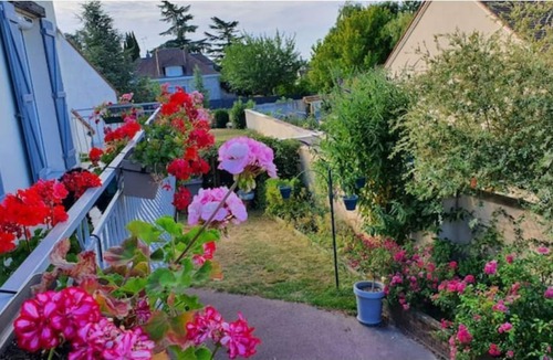 Breuil-Bois-Robert Villa | Magnificent cozy n'est in a villa with parking spaces