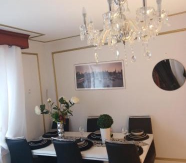 Tremblay-en-France House | Maison 10 pièces Spa jacuzzi Paris Airport CDG jardin arboré clos
