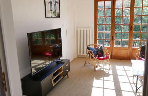 Cuisery Apartment | Maison au calme avec jardin à 5 min de Tournus