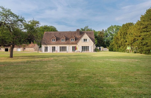 Auvernaux House | Maison AU Coeur D'un Domaine