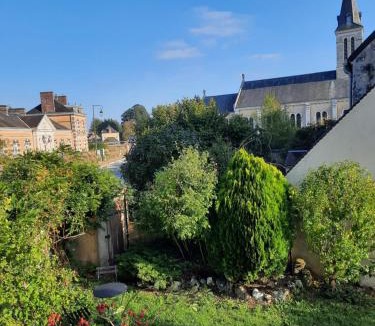 Cour-Maugis sur Huisne House | Maison avec jardin dans petit bourg typiquement Percheron - Le Colombier
