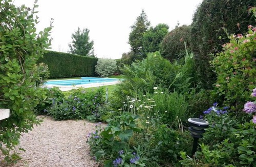 Saacy-sur-Marne House | Maison Briarde sleeps 6, heated pool, private garden, private parking
