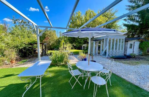 Courtonne-la-Meurdrac House | Maison charmante avec jacuzzi et cours d'eau