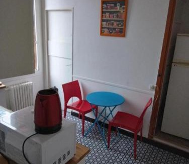 La Courneuve Hostel | Maison d'hôte la Courneuve