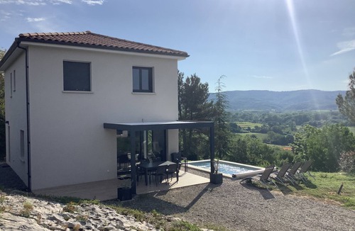 Chauzon Villa | Maison de 6 Personnes Avec Piscine à 10 mn à Pied dun Site Classé