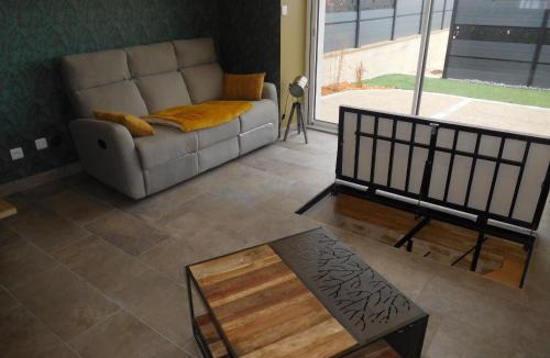 Laville-aux-Bois House | Maison de charme avec jacuzzi, nature préservée et équipements pour bébé, 4 étoiles, proche forêt. - FR-1-611-70